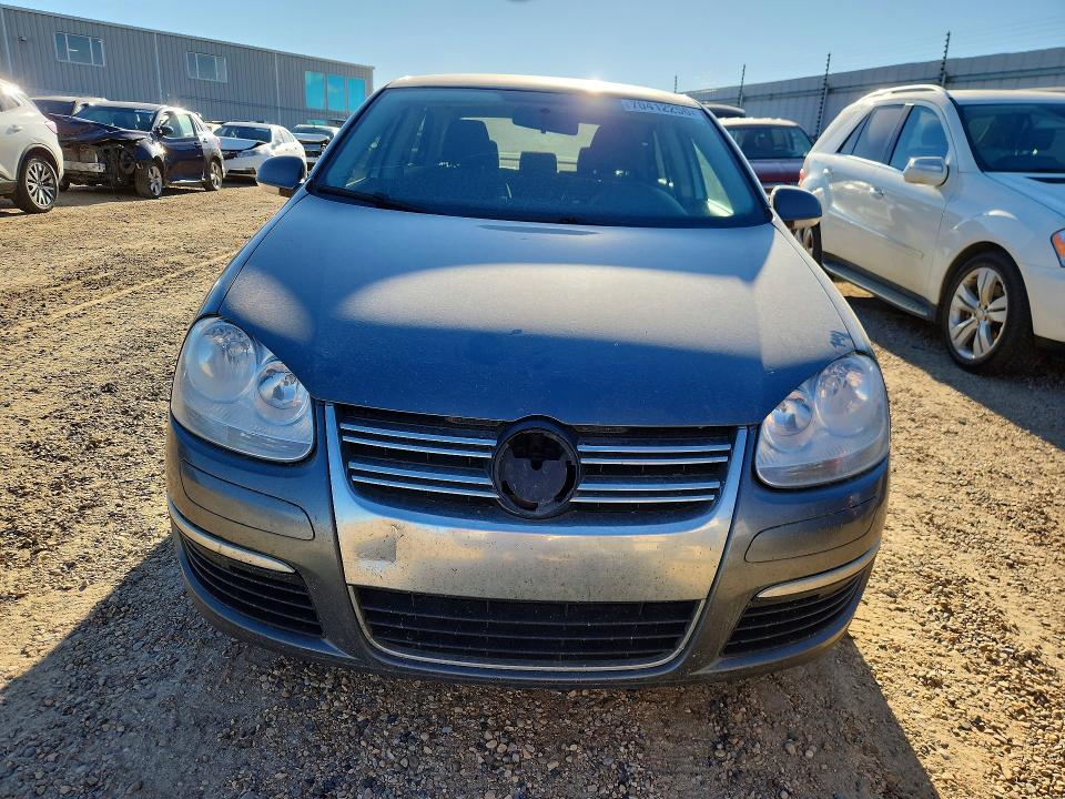 70412256 :رقم المزاد ، 3VWJX7AJ4AM100338 vin ، 2010 Volkswagen Jetta مزاد بيع