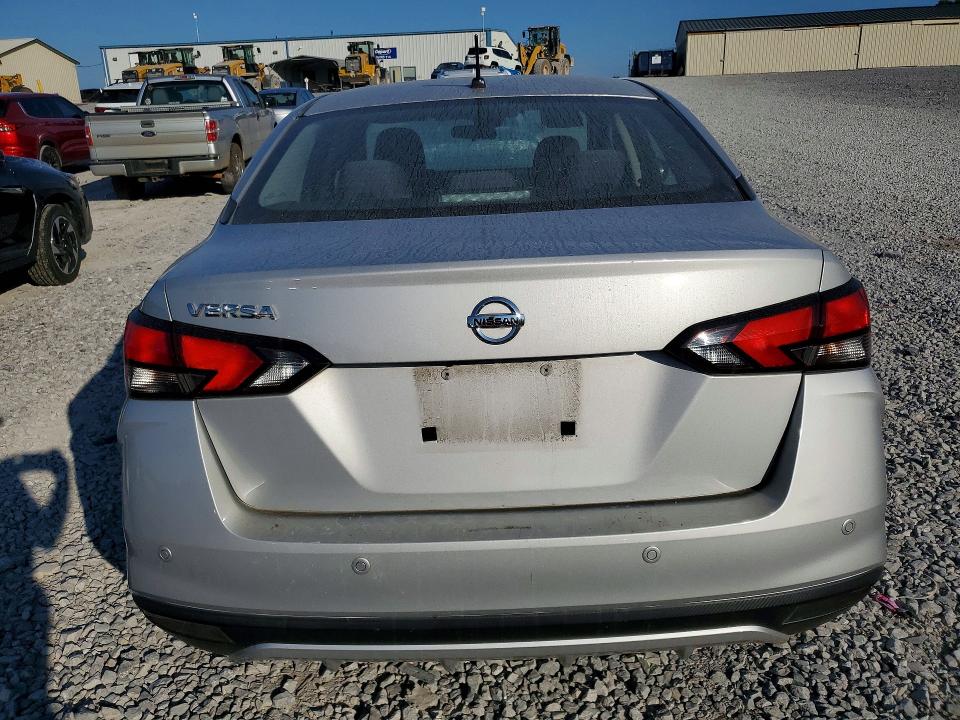 66438706 :رقم المزاد ، 3N1CN8DV4ML858005 vin ، 2021 Nissan Versa مزاد بيع