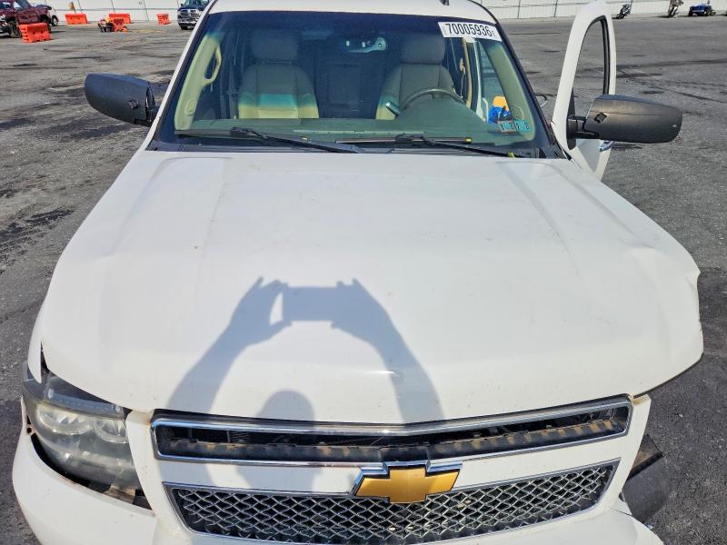 2013 Chevrolet Suburban მანქანა იყიდება აუქციონზე, vin: 1GNSKKE7XDR208576, აუქციონის ნომერი: 70005936