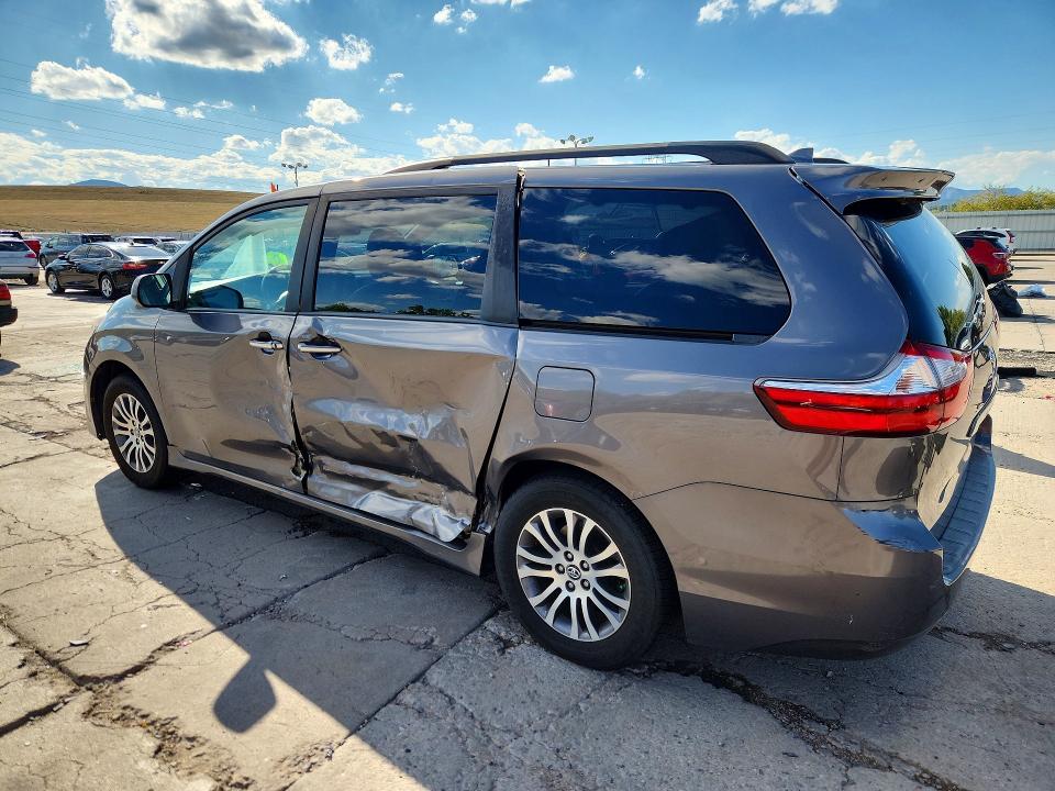 Продажа на аукционе авто 2018 Toyota Sienna, vin: 5TDYZ3DC9JS928399, номер лота: 69569896