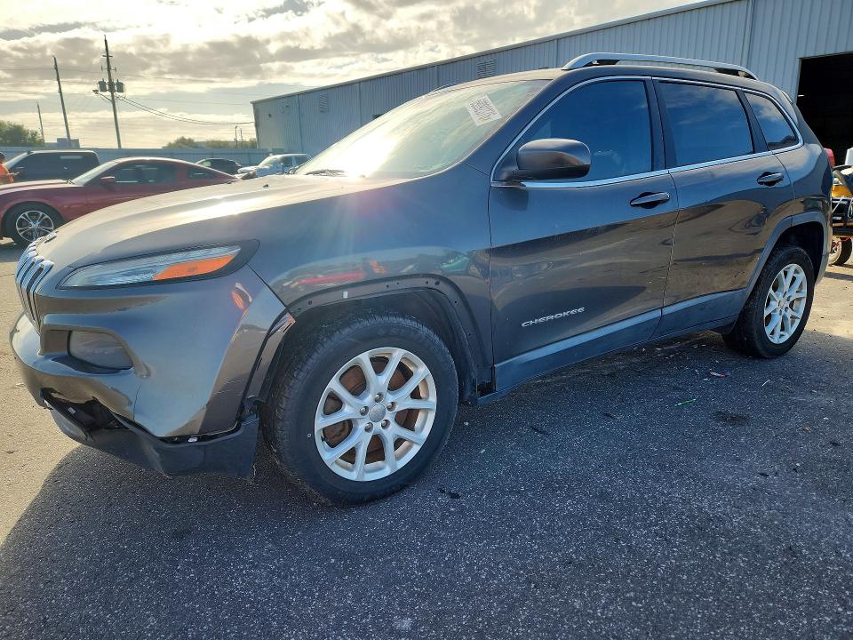 69092376 :رقم المزاد ، 1C4PJLCB5GW110429 vin ، 2016 Jeep Cherokee مزاد بيع