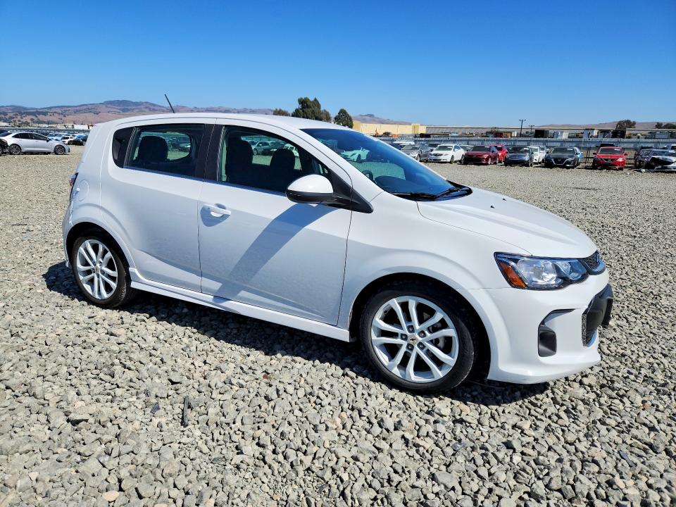 70647856 :رقم المزاد ، 1G1JD6SBXJ4129747 vin ، 2018 Chevrolet Sonic مزاد بيع