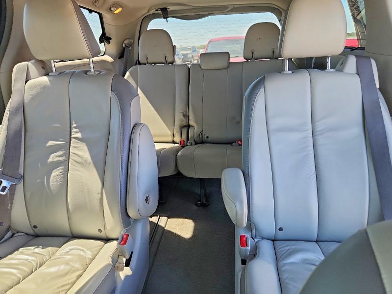 67214576 :رقم المزاد ، 5TDYK3DCXBS024163 vin ، 2011 Toyota Sienna مزاد بيع