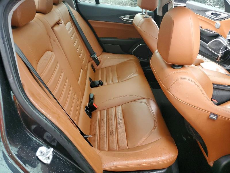 67094426 :رقم المزاد ، ZARFAEEN3J7597622 vin ، 2018 Alfa Romeo Giulia مزاد بيع