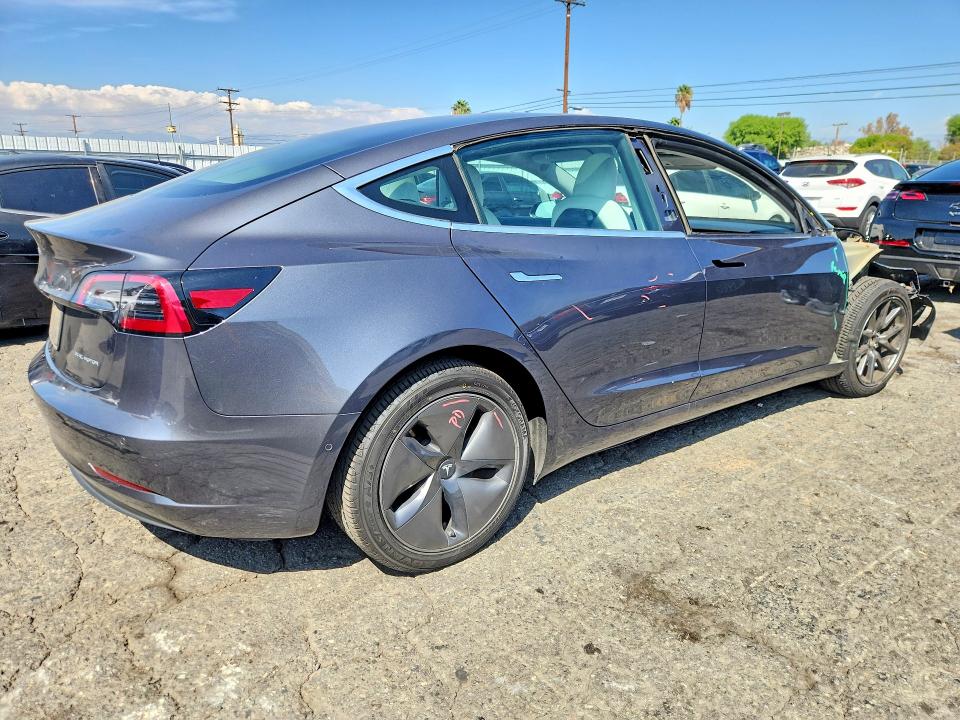 Продаж на аукціоні авто 2019 Tesla Model 3, vin: 5YJ3E1EBXKF450418, номер лоту: 70351126