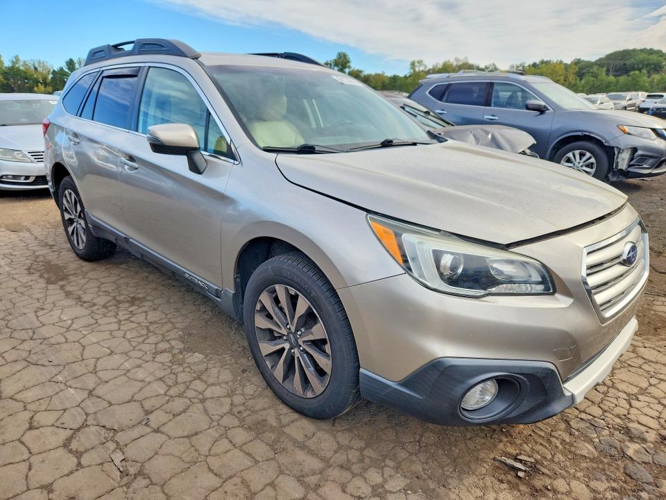 68136296 :رقم المزاد ، 4S4BSANC8F3300013 vin ، 2015 Subaru Outback مزاد بيع