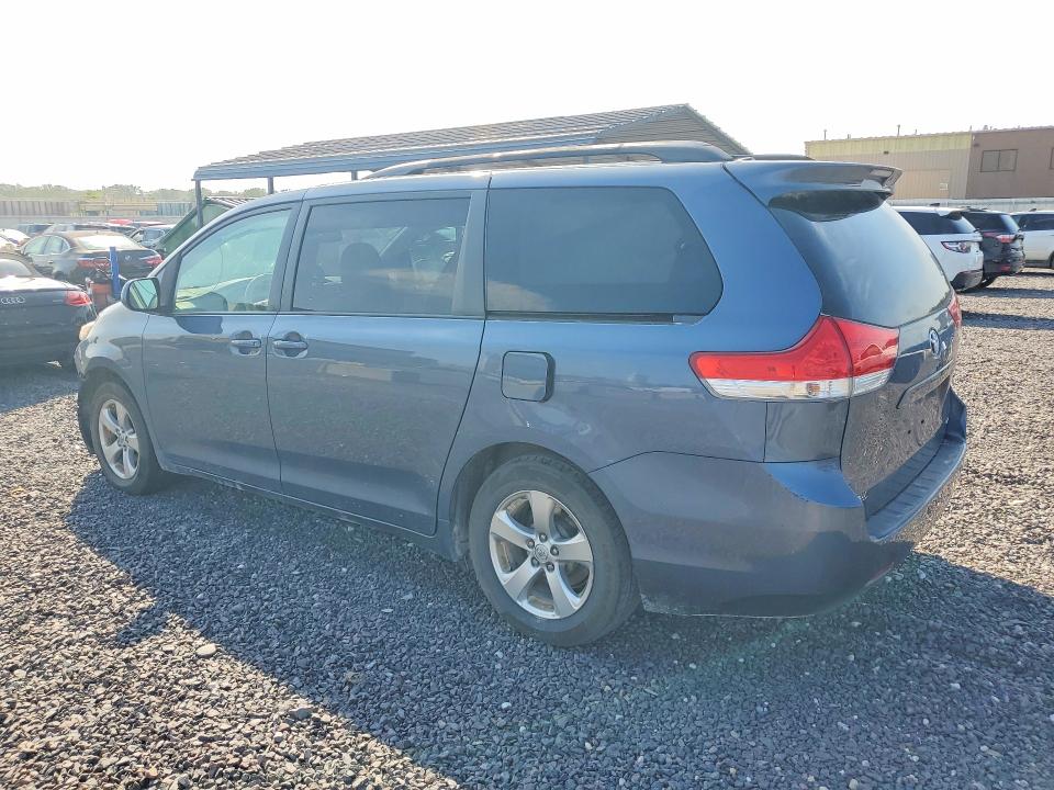68104276 :رقم المزاد ، 5TDKK3DC1DS331682 vin ، 2013 Toyota Sienna مزاد بيع