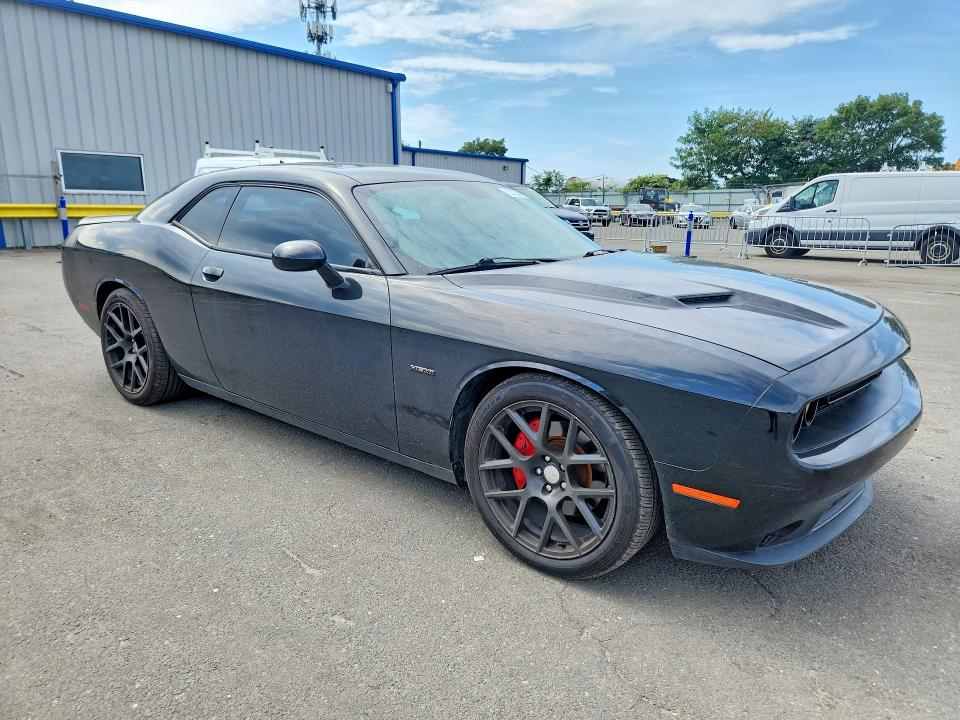 67894186 :رقم المزاد ، 2C3CDZBT2FH913851 vin ، 2015 Dodge Challenger مزاد بيع