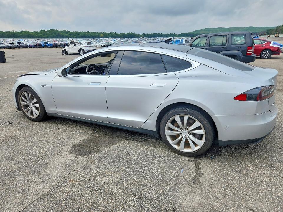 67115326 :رقم المزاد ، 5YJSA1H20FFP57069 vin ، 2015 Tesla Model S مزاد بيع