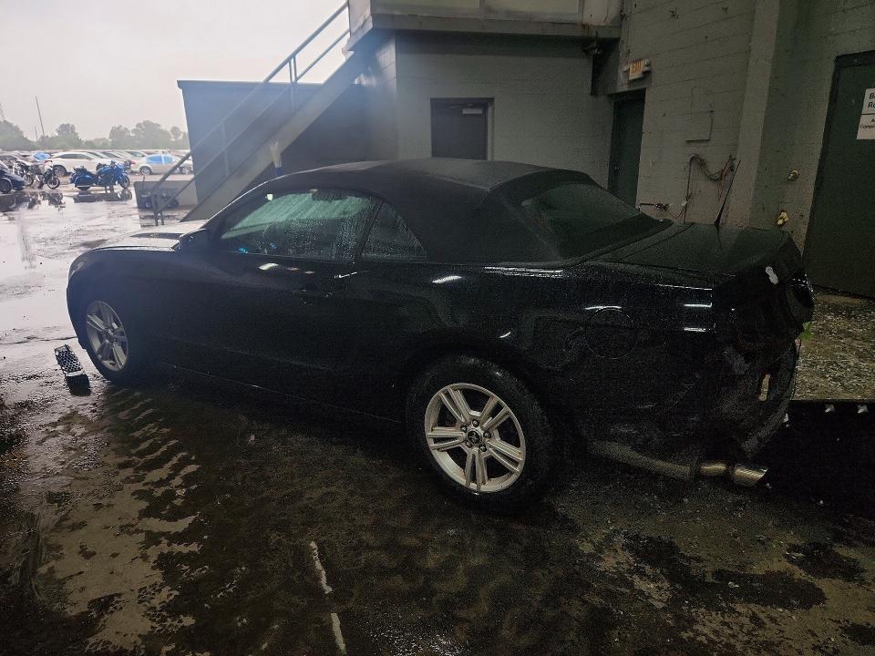 70044776 :رقم المزاد ، 1ZVBP8EM6E5325466 vin ، 2014 Ford Mustang مزاد بيع