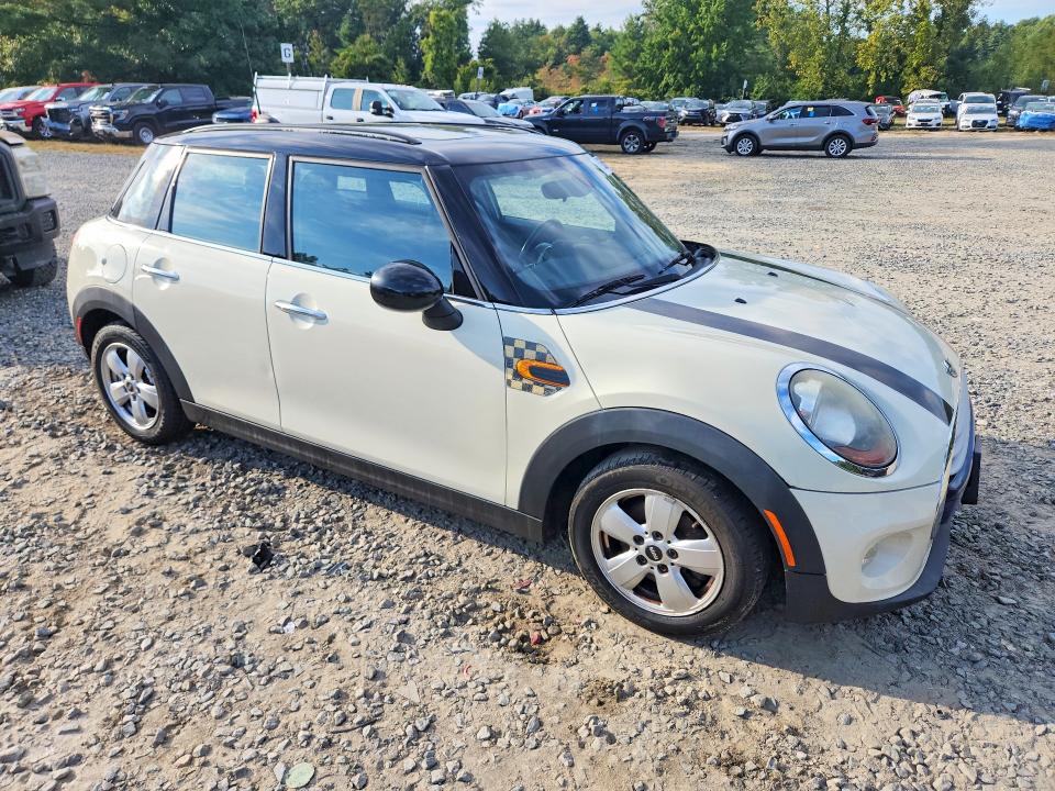 Продаж на аукціоні авто 2015 Mini Cooper, vin: WMWXS5C54FT831292, номер лоту: 69365156