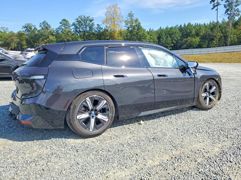 68336956 :رقم المزاد ، WB533CF03PCM45558 vin ، 2023 Bmw Ix مزاد بيع
