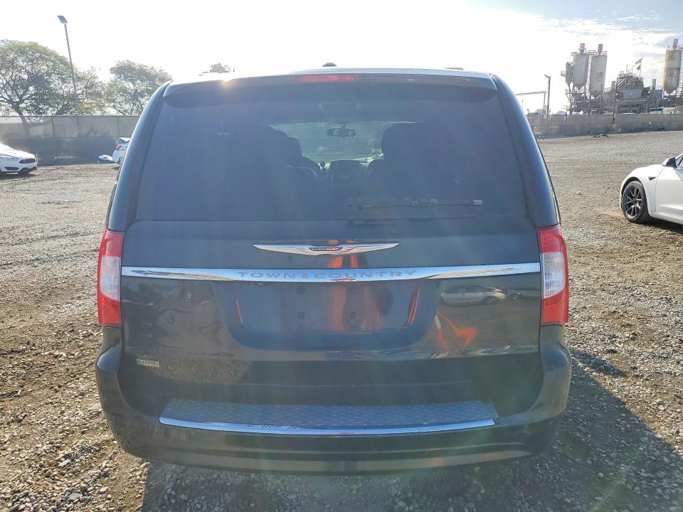 2015 Chrysler Town & Country მანქანა იყიდება აუქციონზე, vin: 2C4RC1BGXFR636731, აუქციონის ნომერი: 70808516