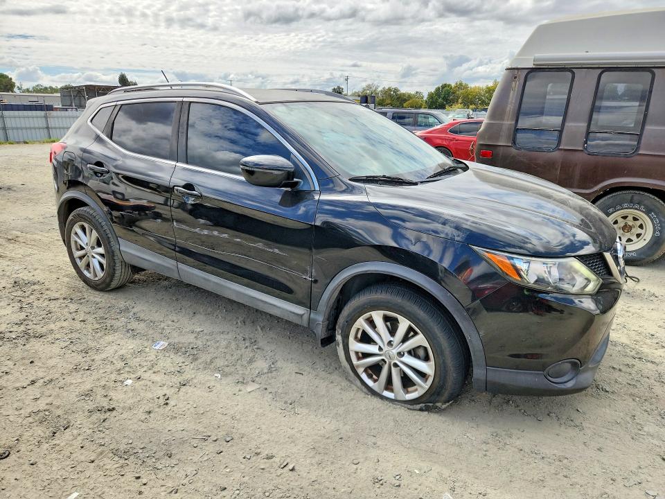 67658036 :رقم المزاد ، JN1BJ1CP9HW021509 vin ، 2017 Nissan Rogue Sport مزاد بيع
