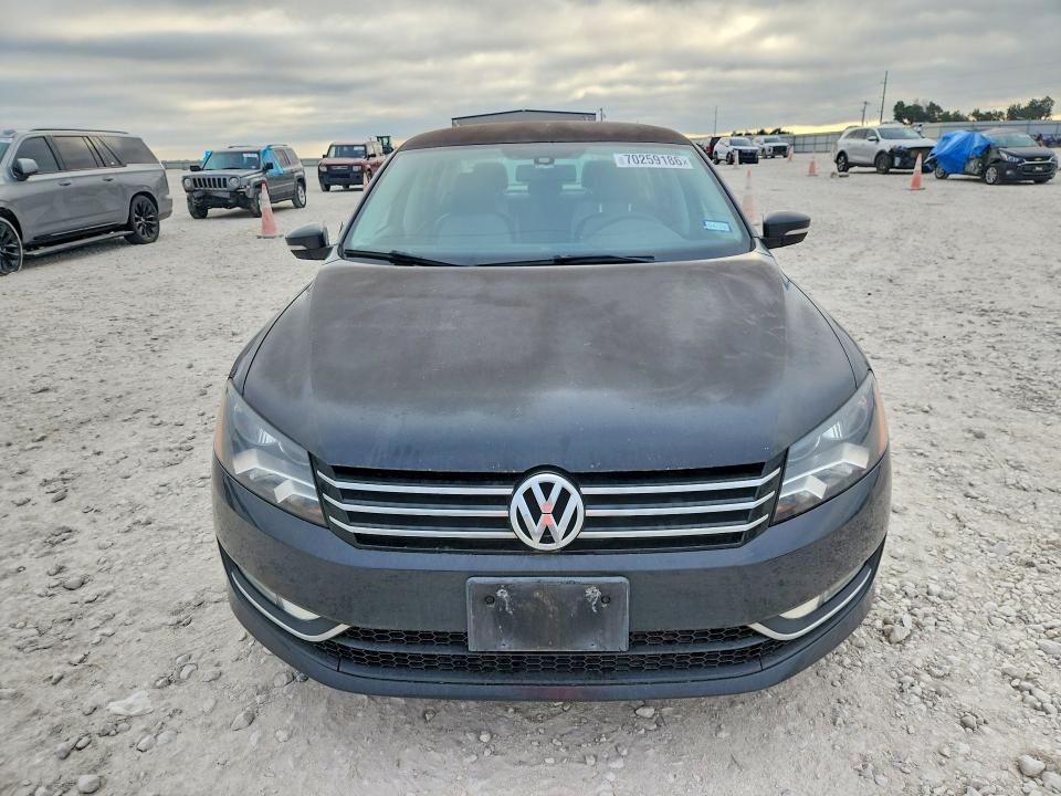 2014 Volkswagen Passat მანქანა იყიდება აუქციონზე, vin: 1VWBS7A32EC077590, აუქციონის ნომერი: 70259186