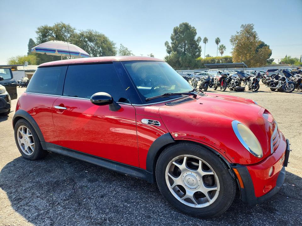 70705526 :رقم المزاد ، WMWRE33474TD87031 vin ، 2004 Mini Cooper مزاد بيع