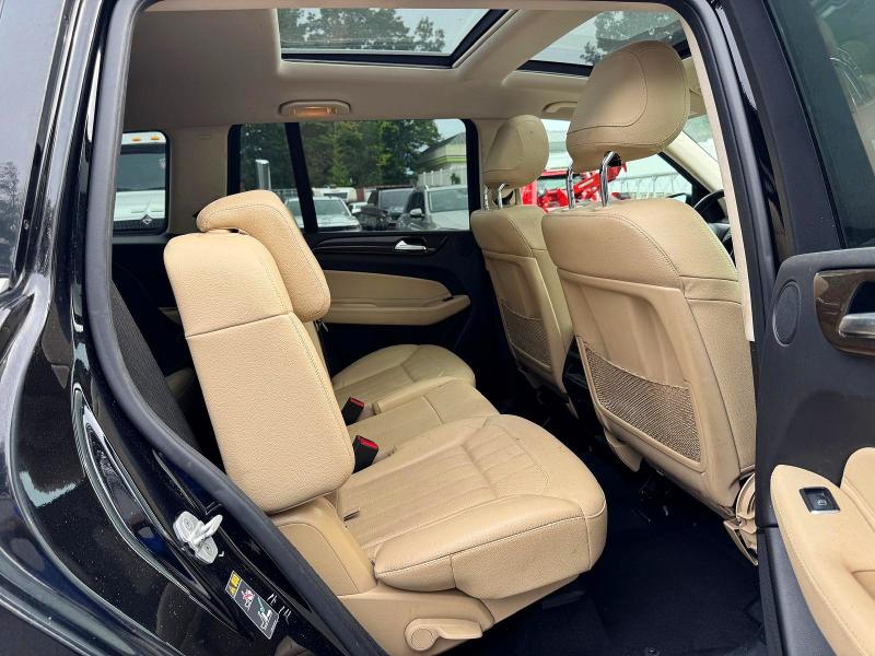 71443146 :رقم المزاد ، 4JGDF6EE7JB003048 vin ، 2018 Mercedes-benz Gls مزاد بيع