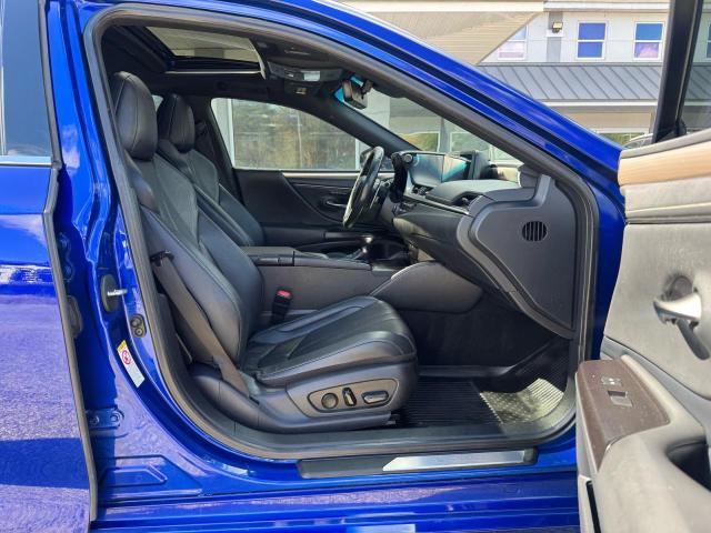 70493236 :رقم المزاد ، 58ABZ1B15KU038110 vin ، 2019 Lexus Es مزاد بيع