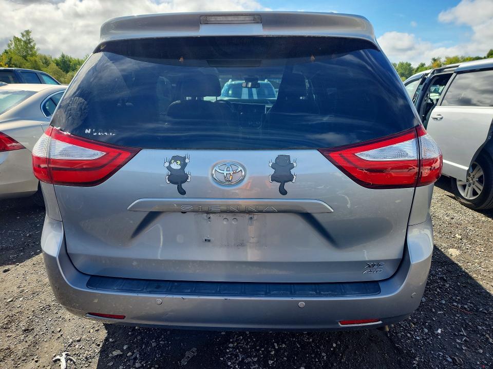 Продажа на аукционе авто 2017 Toyota Sienna, vin: 5TDDZ3DC5HS168674, номер лота: 69824476