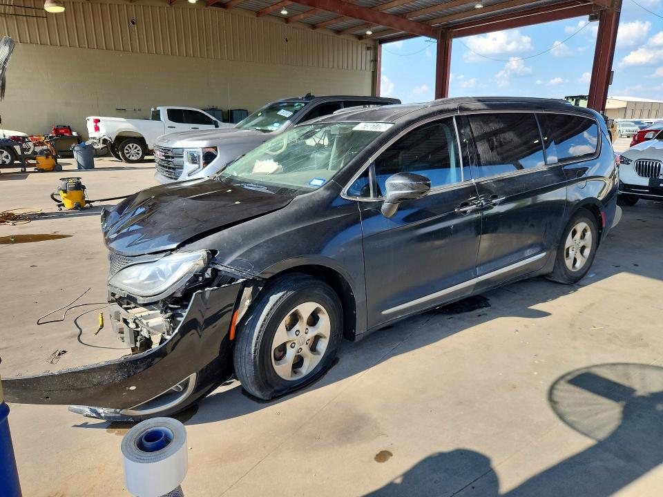 67561726 :رقم المزاد ، 2C4RC1EG8HR705656 vin ، 2017 Chrysler Pacifica مزاد بيع