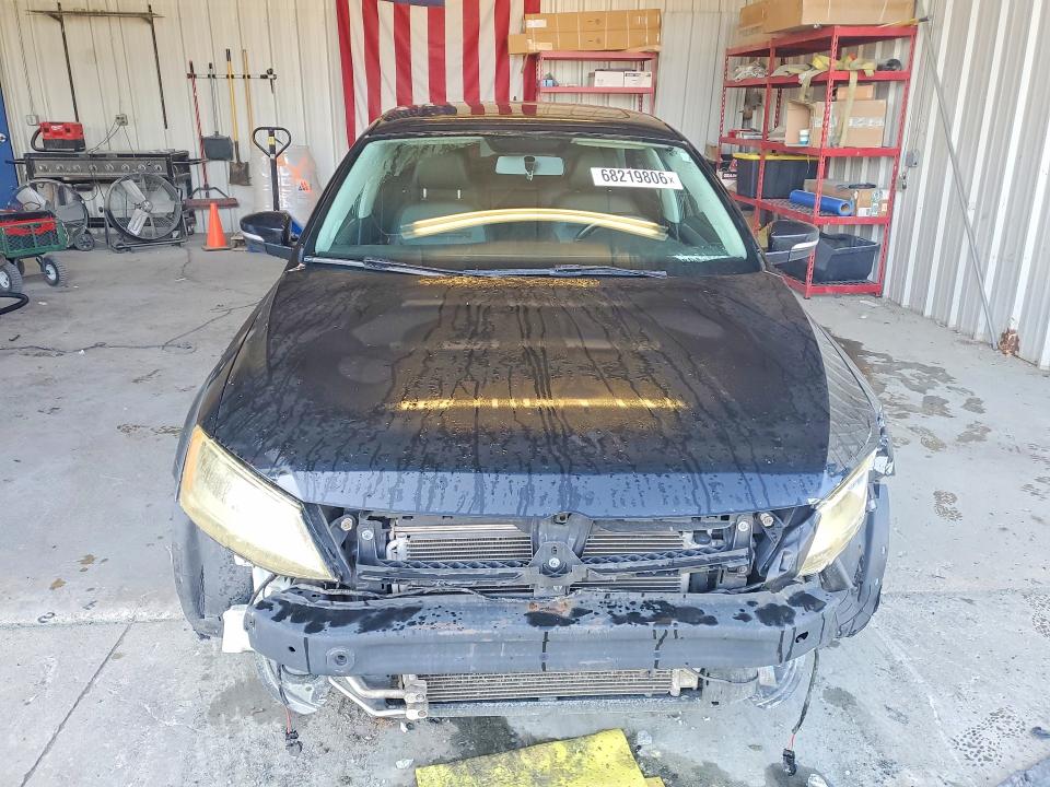 68219806 :رقم المزاد ، 3VWD17AJ7EM431080 vin ، 2014 Volkswagen Jetta مزاد بيع
