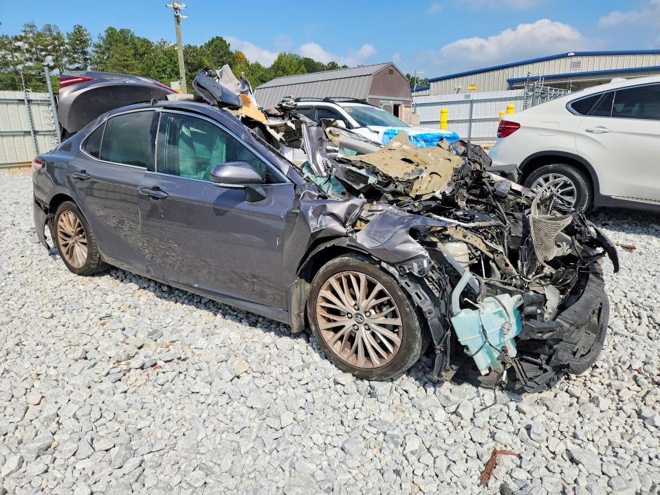 69120676 :رقم المزاد ، 4T1BZ1HK6JU008569 vin ، 2018 Toyota Camry مزاد بيع