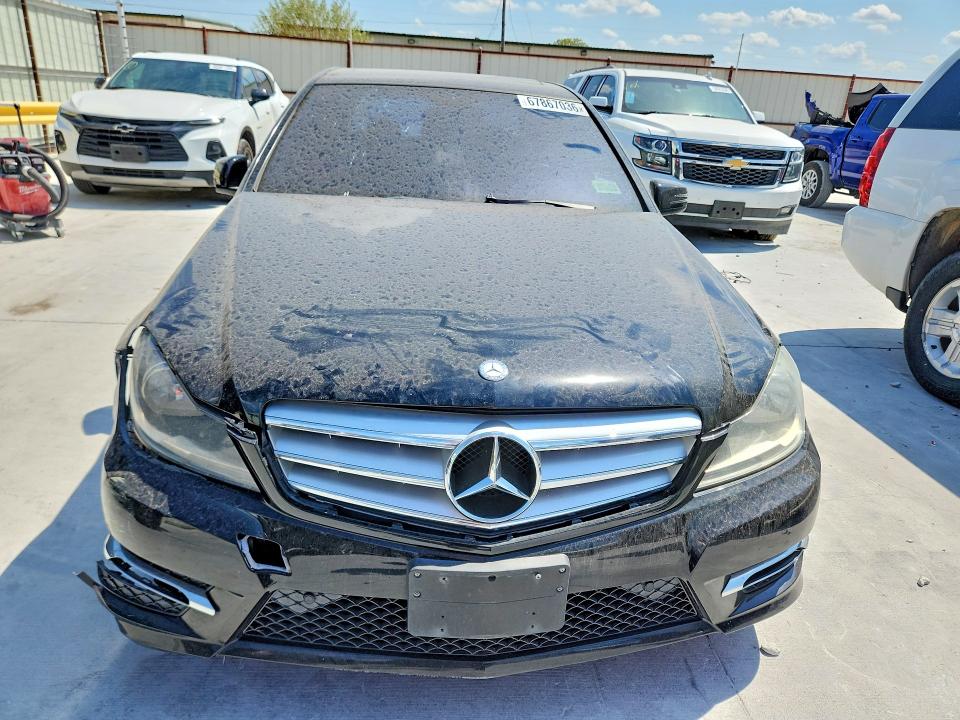 2012 Mercedes-benz C მანქანა იყიდება აუქციონზე, vin: WDDGF8BB1CF913805, აუქციონის ნომერი: 67867036