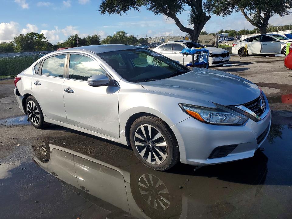 2018 Nissan Altima მანქანა იყიდება აუქციონზე, vin: 1N4AL3APXJC184748, აუქციონის ნომერი: 67299836