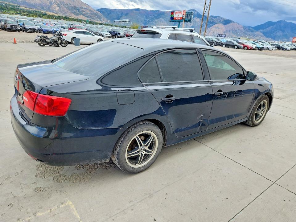 70102796 :رقم المزاد ، 3VW1K7AJ7EM438174 vin ، 2014 Volkswagen Jetta مزاد بيع