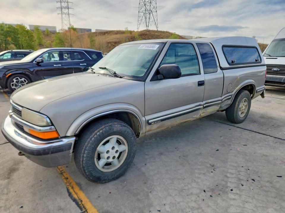 69166566 :رقم المزاد ، 1GCDT19X1W8247245 vin ، 1998 Chevrolet S Truck مزاد بيع