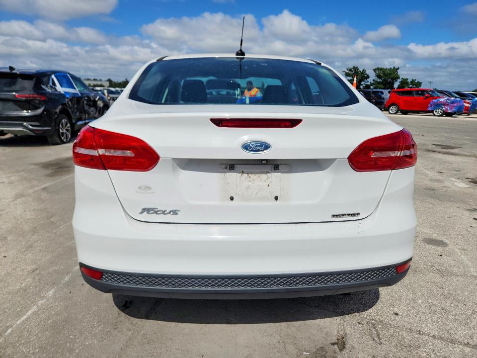 70273446 :رقم المزاد ، 1FADP3E23FL322072 vin ، 2015 Ford Focus مزاد بيع