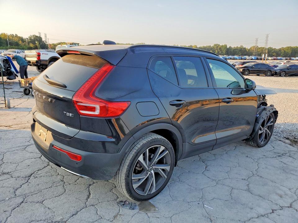 2020 Volvo Xc40 მანქანა იყიდება აუქციონზე, vin: YV4162UM4L2203832, აუქციონის ნომერი: 67269226