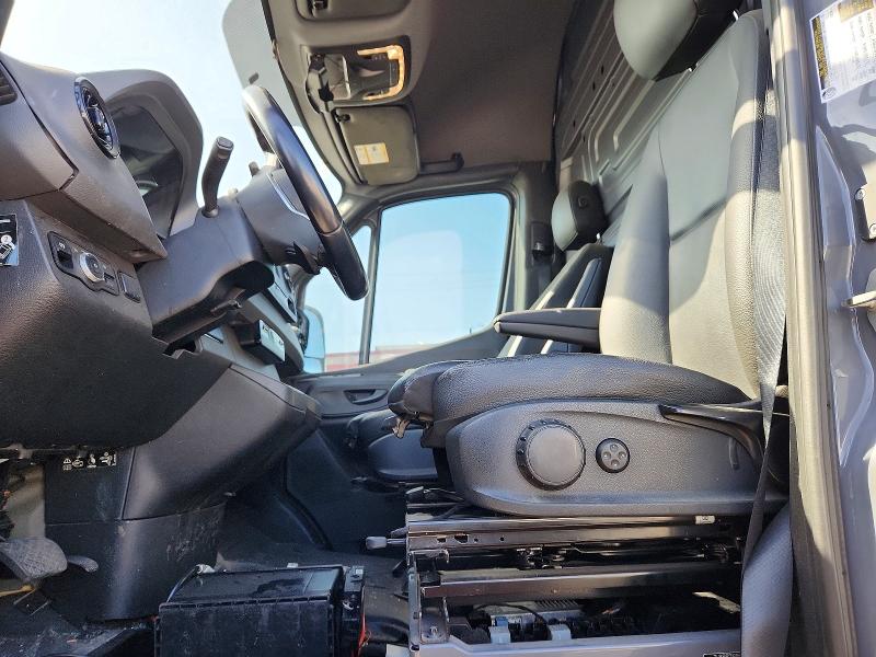 67667686 :رقم المزاد ، W1Y4DBHY5NT103783 vin ، 2022 Mercedes-benz Sprinter مزاد بيع
