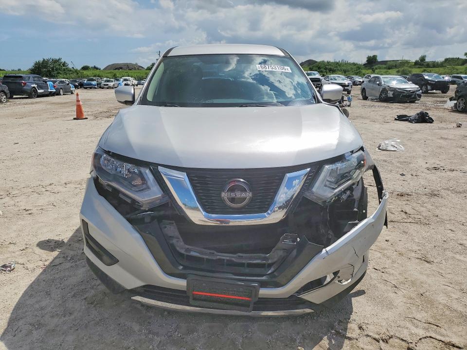 68753106 :رقم المزاد ، 5N1AT2MT9JC772052 vin ، 2018 Nissan Rogue مزاد بيع