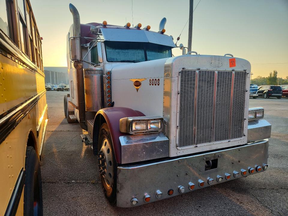 1998 Peterbilt 379 მანქანა იყიდება აუქციონზე, vin: 1XP5D69X4WN447342, აუქციონის ნომერი: 67434296