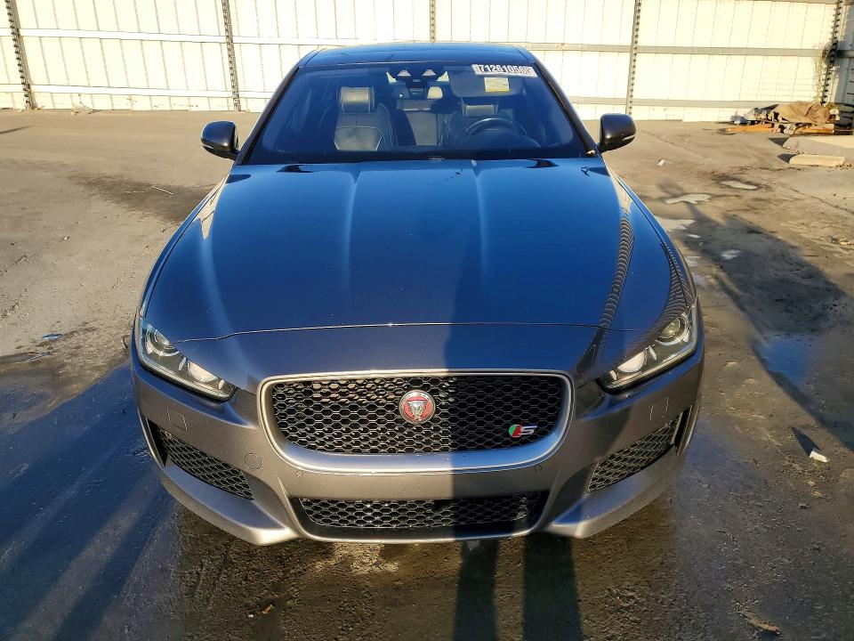71261056 :رقم المزاد ، SAJAM4FV2JCP16998 vin ، 2018 Jaguar Xe مزاد بيع