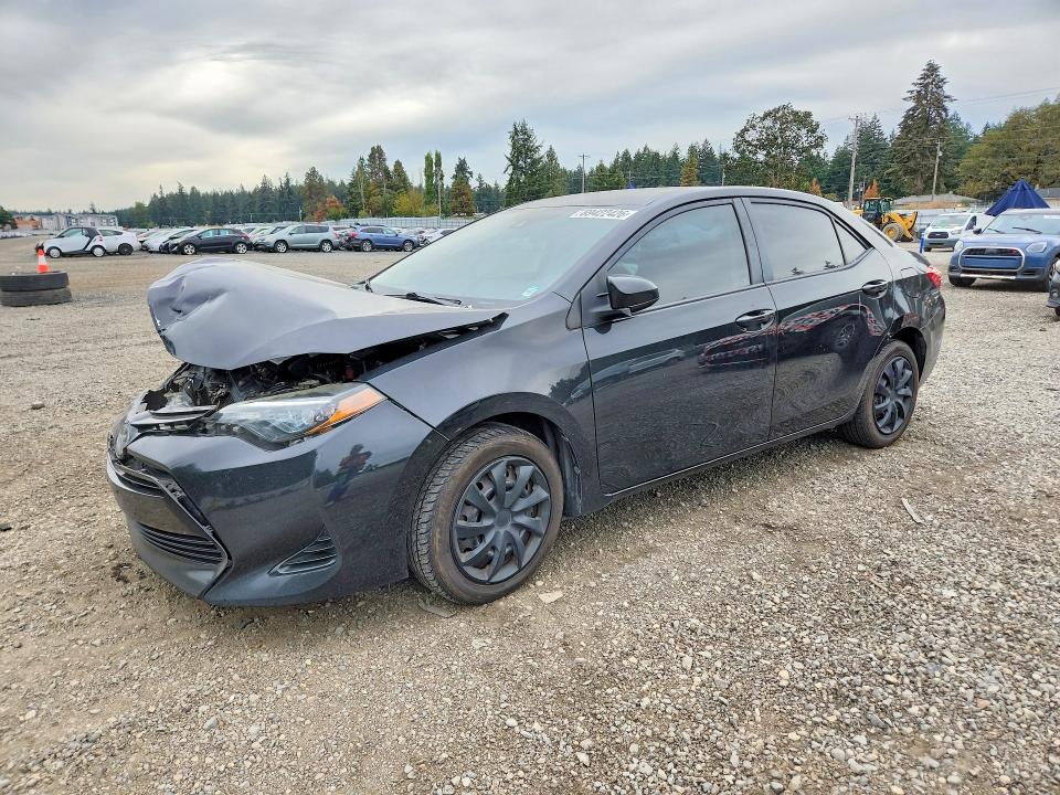 69422426 :رقم المزاد ، 5YFBURHE0JP815212 vin ، 2018 Toyota Corolla مزاد بيع
