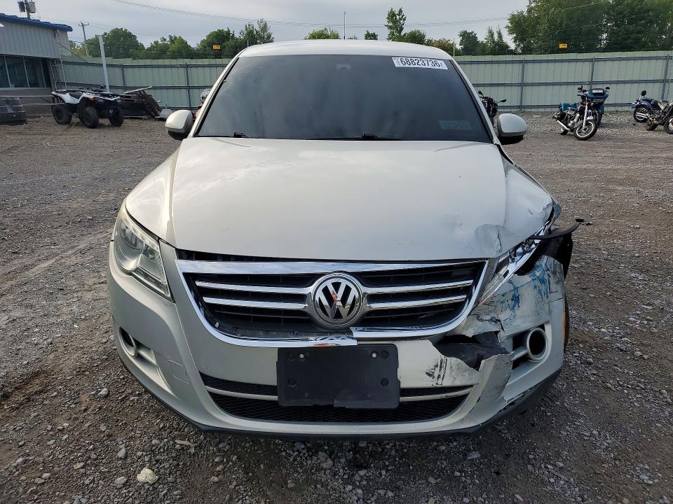 2010 Volkswagen Tiguan მანქანა იყიდება აუქციონზე, vin: WVGBV7AX6AW526626, აუქციონის ნომერი: 68823736