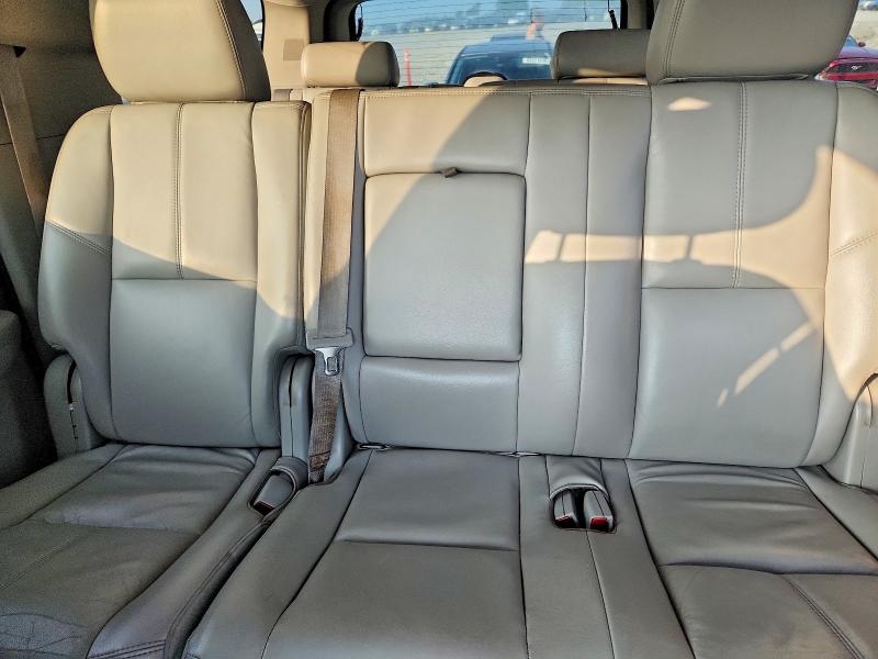 69041246 :رقم المزاد ، 1GNSCJE04BR346332 vin ، 2011 Chevrolet Suburban مزاد بيع