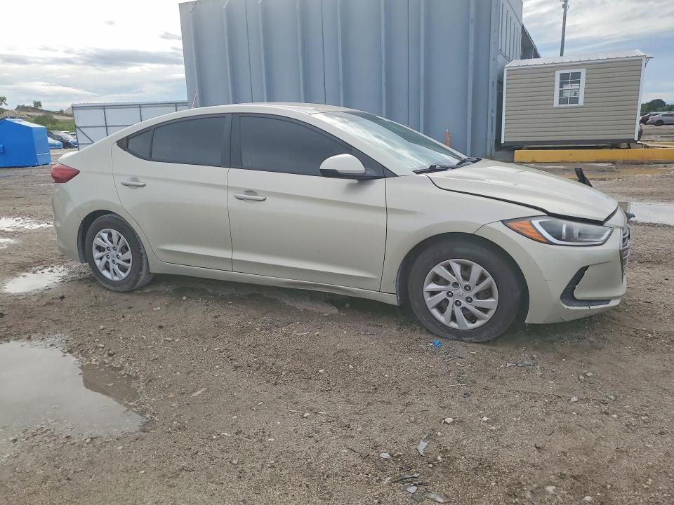 71089296 :رقم المزاد ، 5NPD74LF2HH177572 vin ، 2017 Hyundai Elantra مزاد بيع