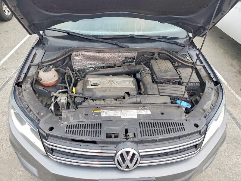 68829326 :رقم المزاد ، WVGAV7AX9HK027431 vin ، 2017 Volkswagen Tiguan مزاد بيع