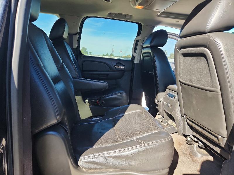 68644736 :رقم المزاد ، 1GNSKKE78CR320534 vin ، 2012 Chevrolet Suburban مزاد بيع