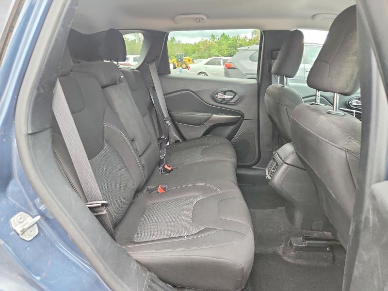 67827386 :رقم المزاد ، 1C4PJLCB4LD606506 vin ، 2020 Jeep Cherokee مزاد بيع