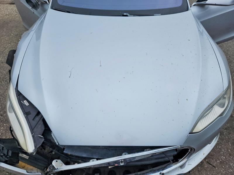 2015 Tesla Model S მანქანა იყიდება აუქციონზე, vin: 5YJSA1E4XFF113990, აუქციონის ნომერი: 70014306