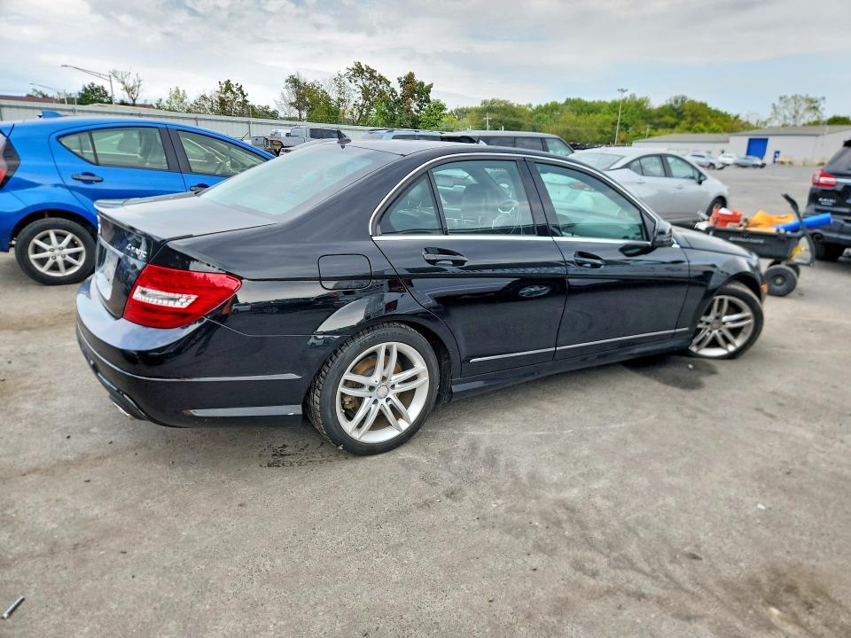 Продаж на аукціоні авто 2013 Mercedes-benz C, vin: WDDGF8ABXDR262384, номер лоту: 69302656