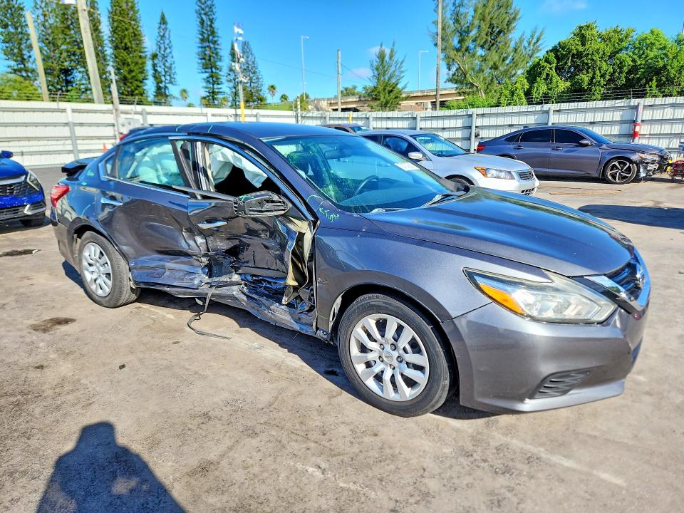 70137236 :رقم المزاد ، 1N4AL3AP1HC148098 vin ، 2017 Nissan Altima مزاد بيع