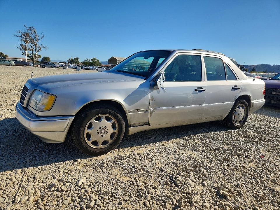 68188616 :رقم المزاد ، WDBEA32E8SC224081 vin ، 1995 Mercedes-benz E مزاد بيع