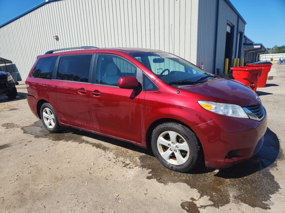 2011 Toyota Sienna მანქანა იყიდება აუქციონზე, vin: 5TDKK3DC6BS141048, აუქციონის ნომერი: 69032706