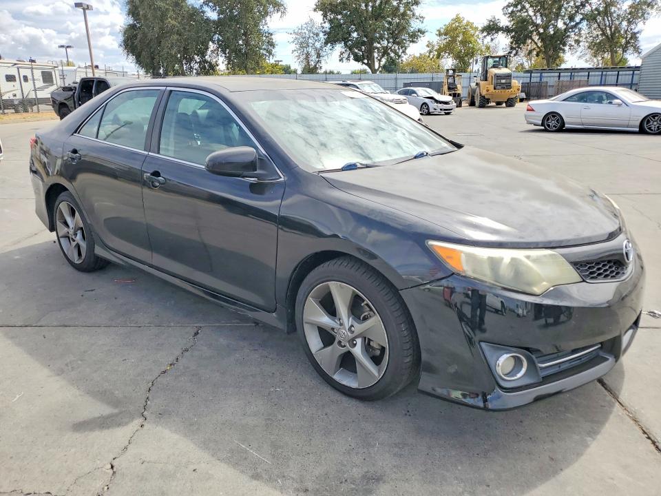 67669796 :رقم المزاد ، 4T1BF1FK5CU164813 vin ، 2012 Toyota Camry مزاد بيع