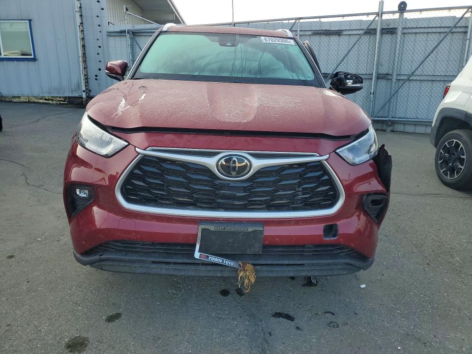 67029306 :رقم المزاد ، 5TDGZRBHXMS547257 vin ، 2021 Toyota Highlander مزاد بيع
